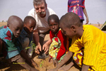 Album Reboisement Yarka Ecole publique : Plantation des arbres dans la cour de l'école
